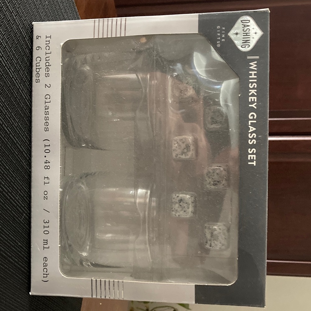 Dashing Whiskey Glass Set with Gray Cubes